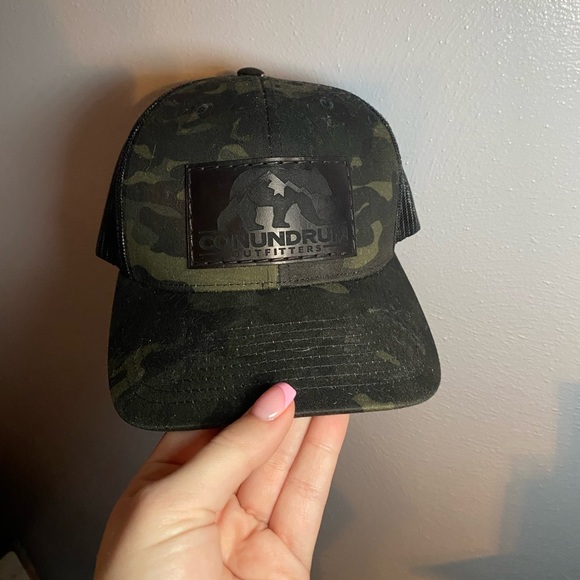 Black camo hat. - Picture 1 of 2